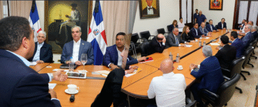 Abinader encabeza reunión con Comité de los Juegos