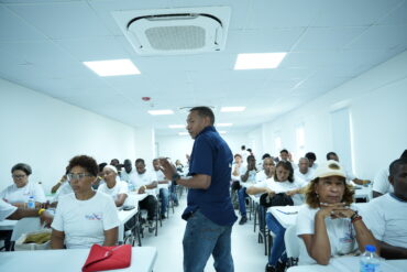 Más de 900 técnicos dominicanos reciben capacitación rumbo a Santo Domingo 2026