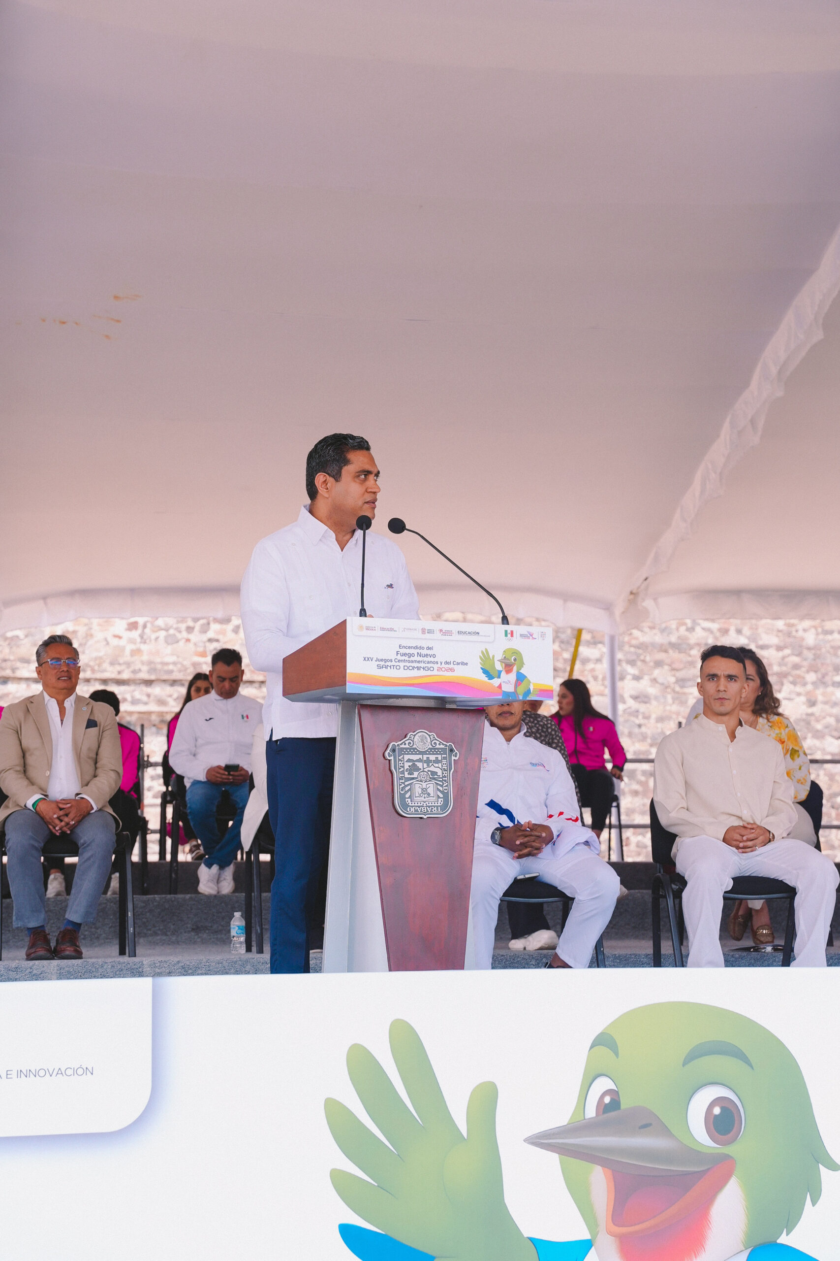 Kelvin Cruz habla en la ceremonia