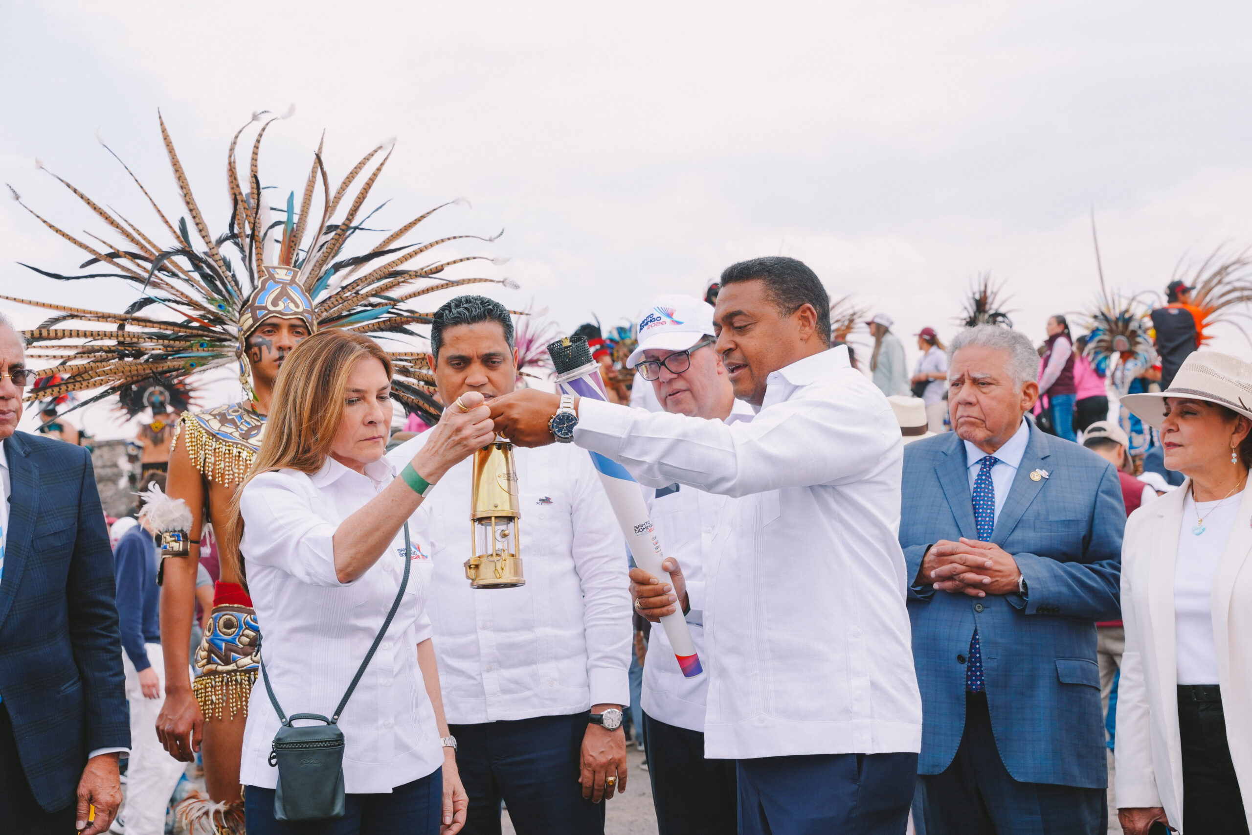 Carolina Mejía asume la custodia de la llama
