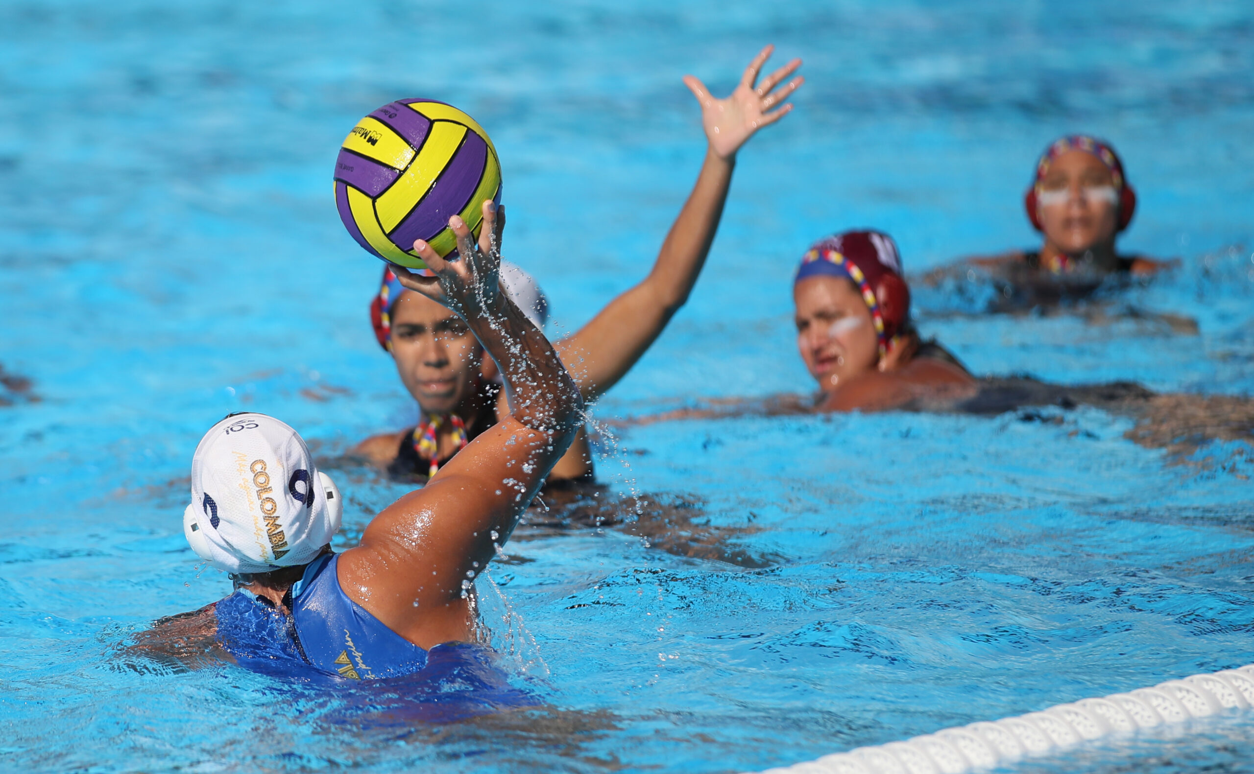 Colombia triunfa y mantiene su invicto en el polo acuático