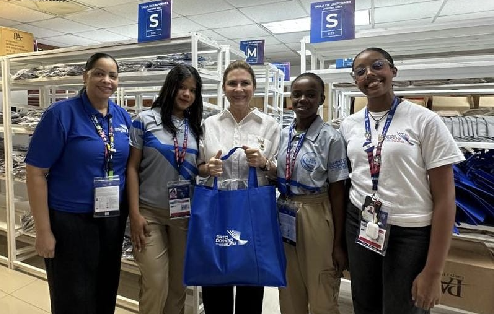 Carolina Mejía recibe kit como primera voluntaria de los JCC