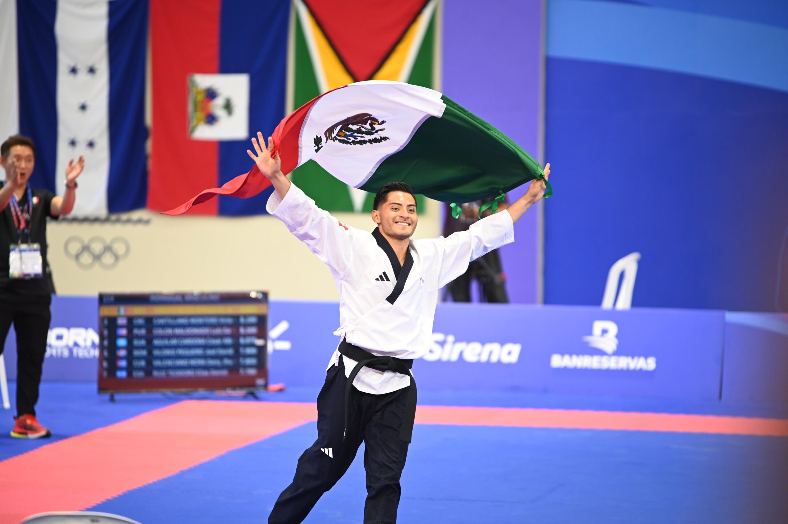 Mexicano William Arroyo gana el oro en poomsae