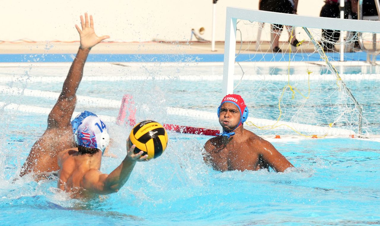 Puerto Rico gana con polémica, a la final de polo acuático varonil