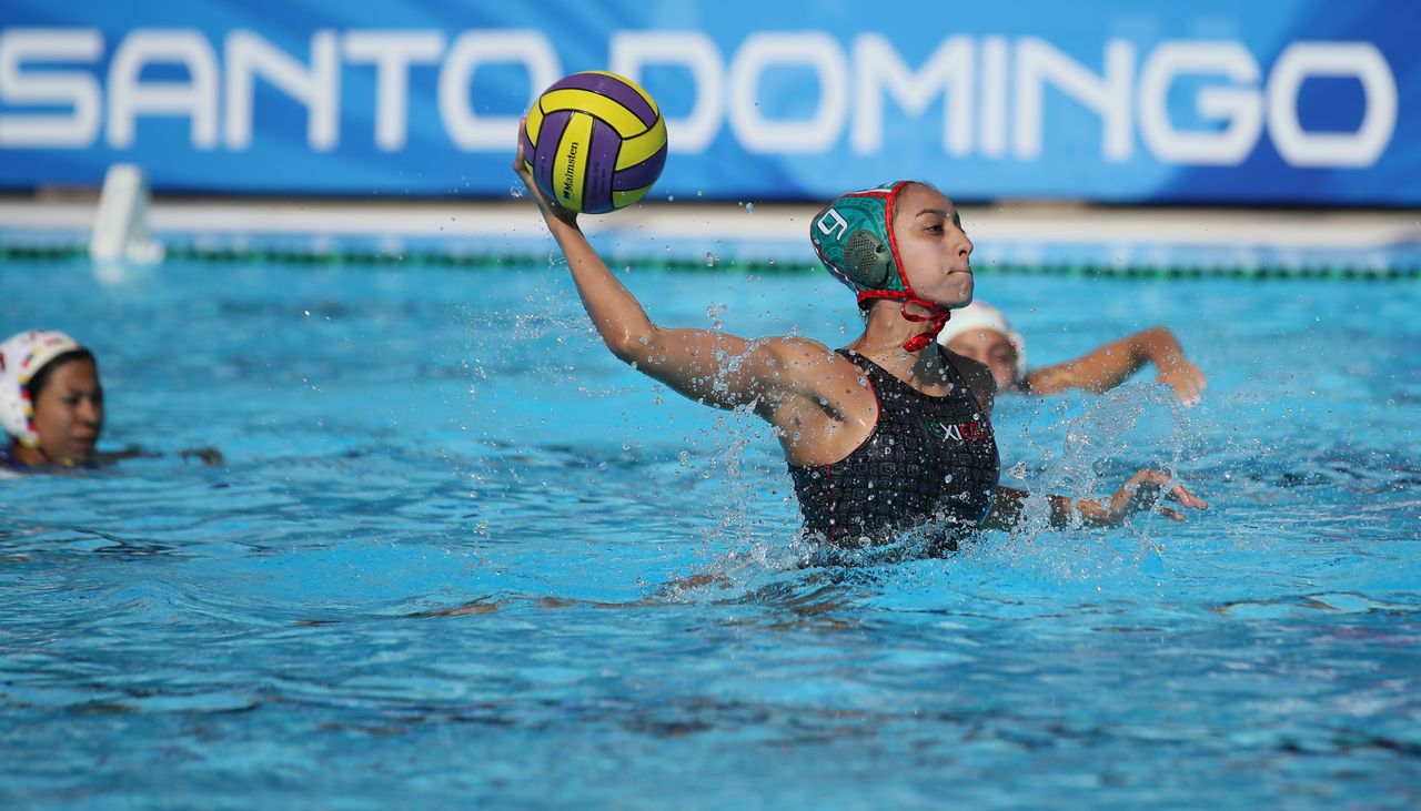 México triunfa y se clasifica en primer lugar en polo acuático